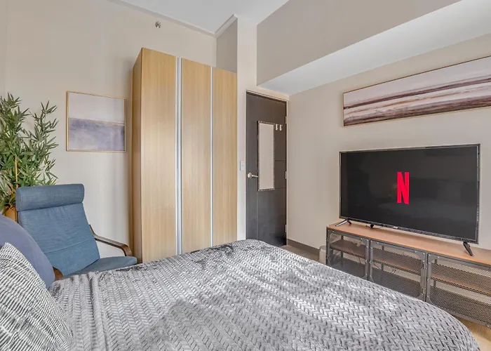 Spacious 2br Makati Mrt Wifi Washer Apartment