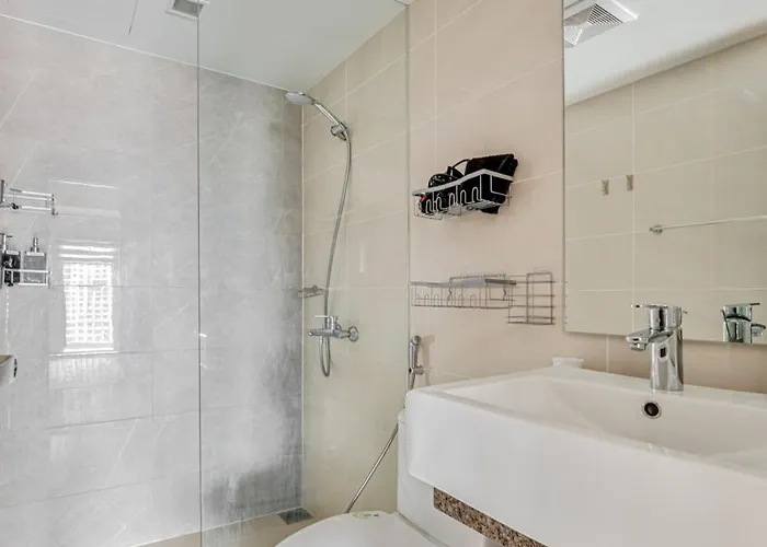 Spacious 2br Makati Mrt Wifi Washer Apartment